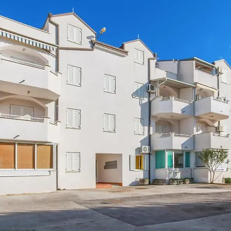 Awesome In W/ 1 Bedrooms Apartment